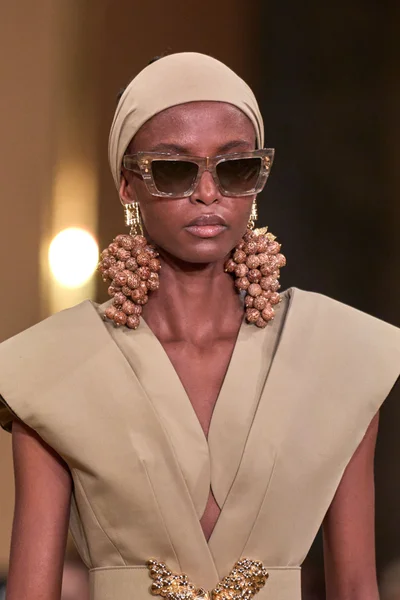 Look 19